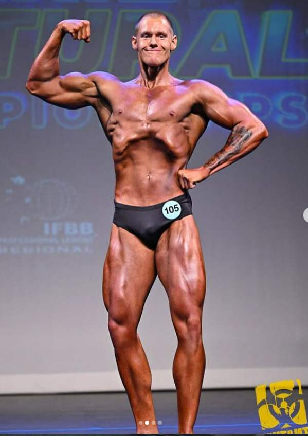 Front pose physique photo